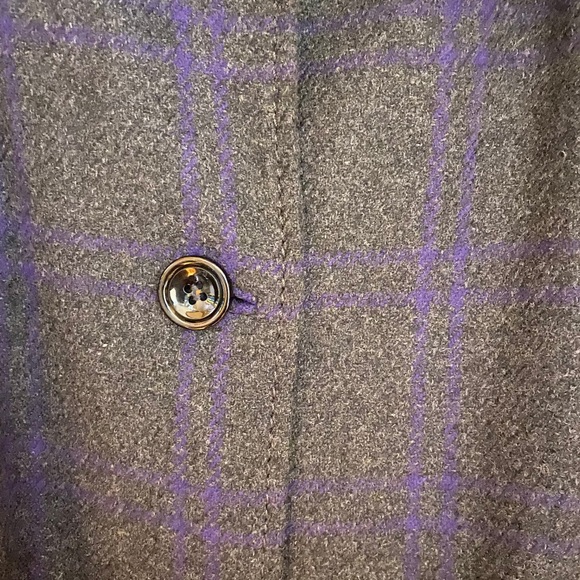 Beautiful warm coat that your closet is missing - Picture 4 of 5